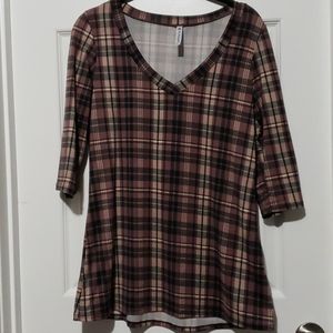 3/4 sleeve plaid v neck top